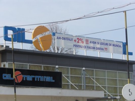Banner la Oil Terminal: 